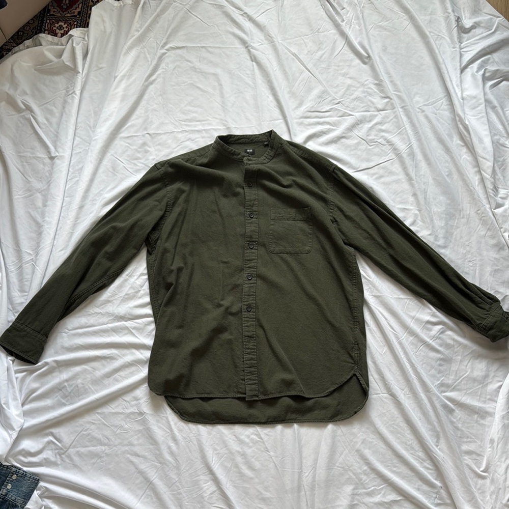 Green Lightweight Shirt Jacket with Collared Neckline
